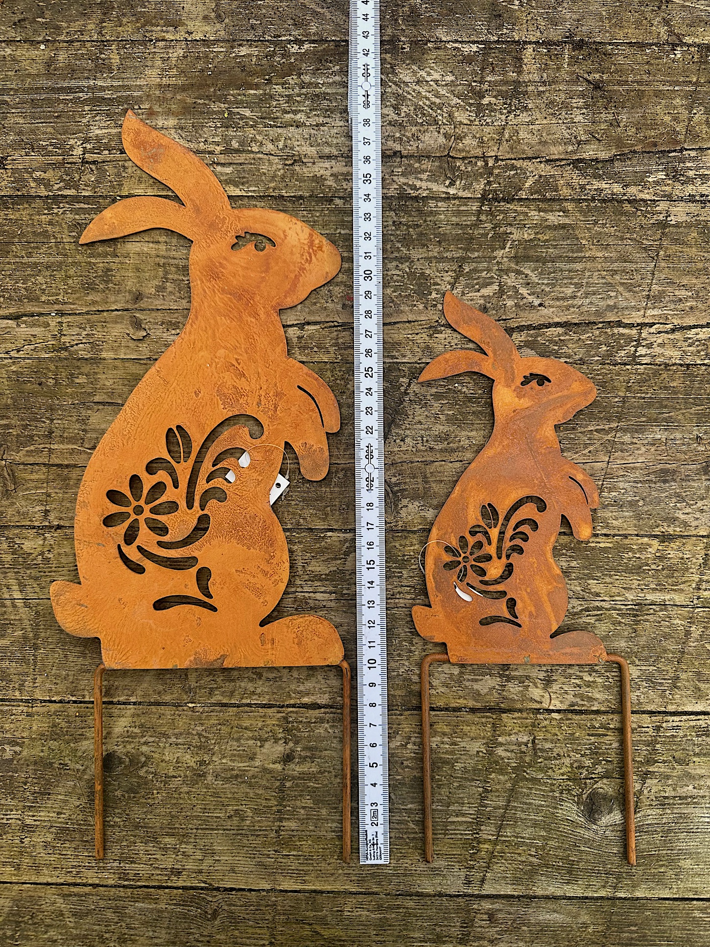 Blumen  Metall Hase gross, im Rost look, Stecker (lang 40cm, breit 16 cm)