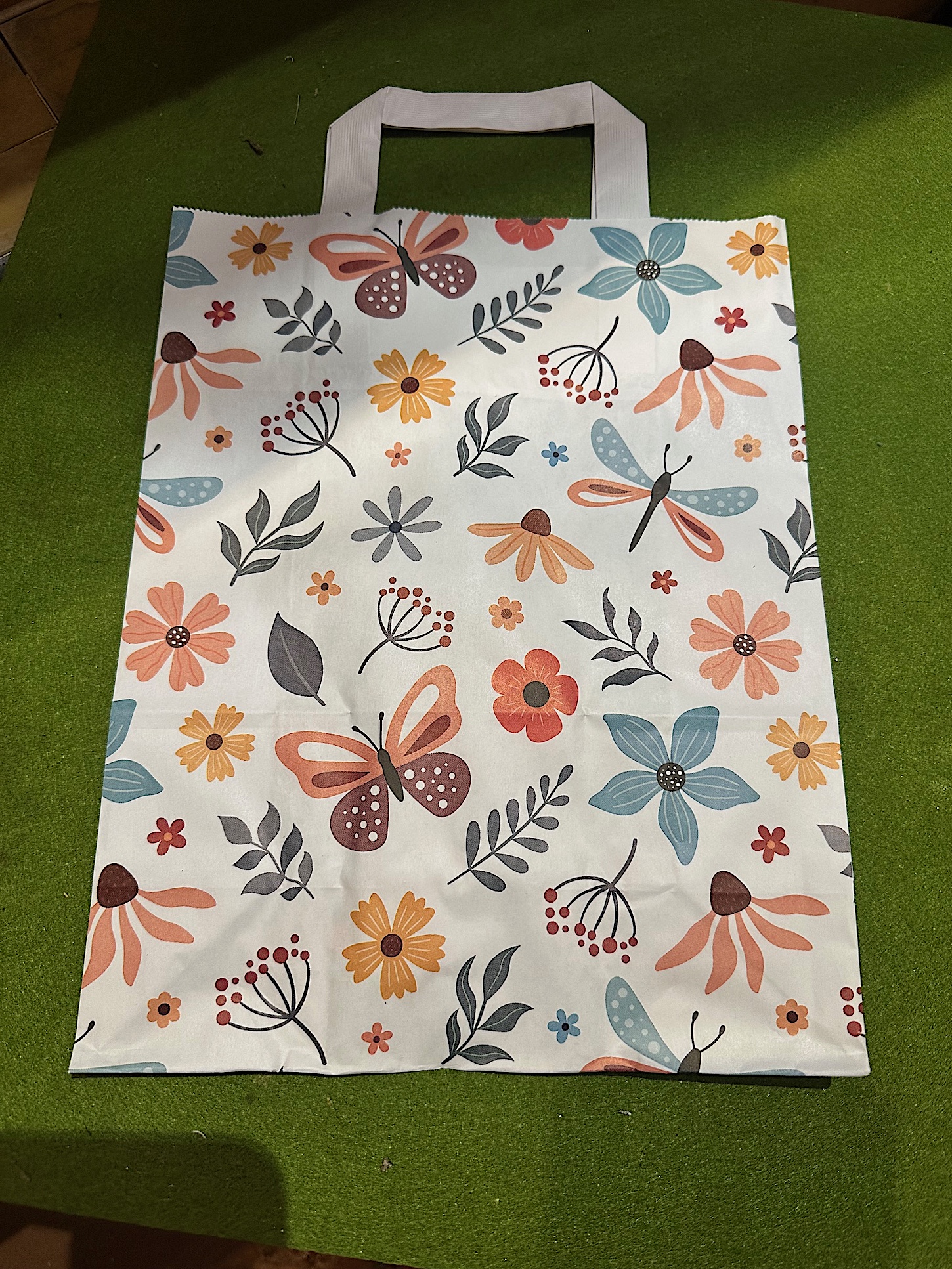 Geschenk Tasche „Insekten- und Blumenzeichnungen“ (ca 28 x 22 x 10 cm)