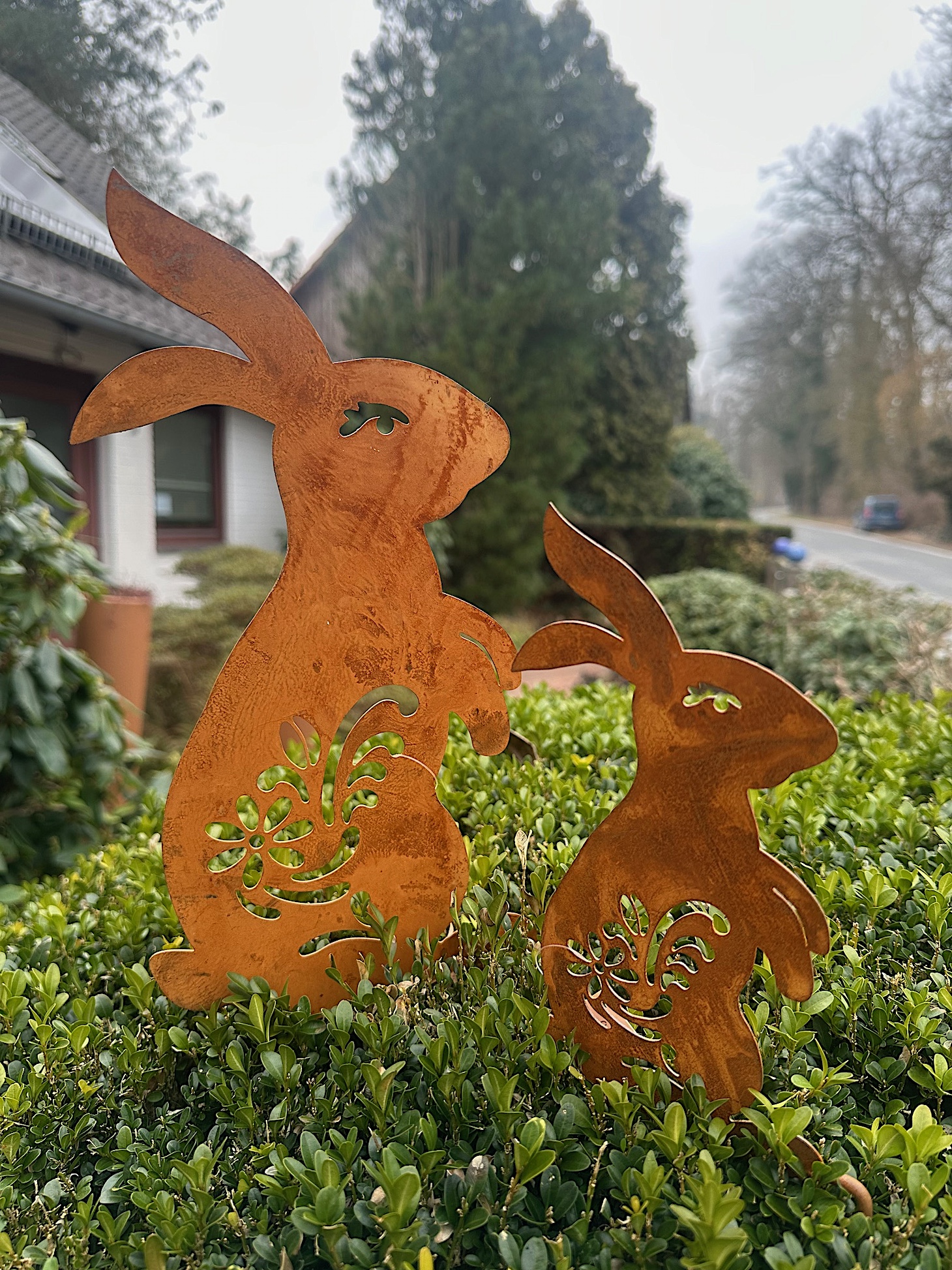 Blumen  Metall Hase klein- im Rost look- Stecker (lang 30cm, breit 11 cm)