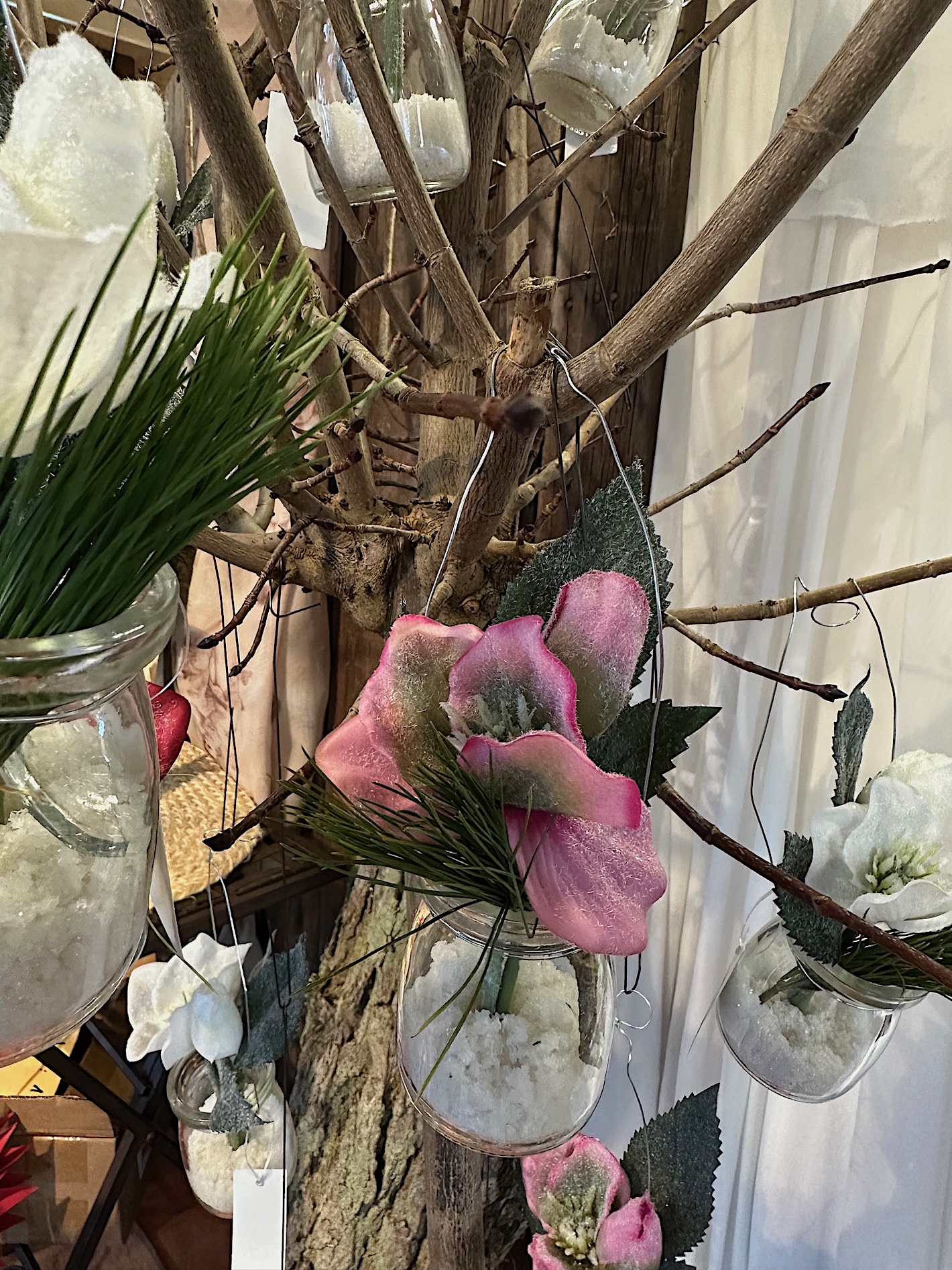 Helleborus, Christrose - Kunst- im Glas, optisch beeist, ( ca 18 mal 8cm plus Draht ), immer als 2 S